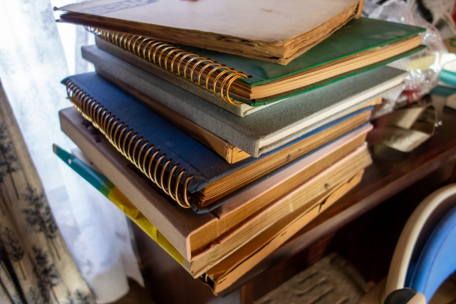 古いアルバム整理の二大選択肢：メリット・デメリットを比較